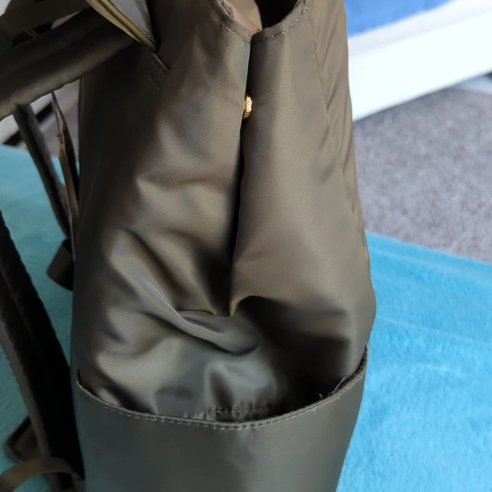 Backpack - Picture 6 of 8